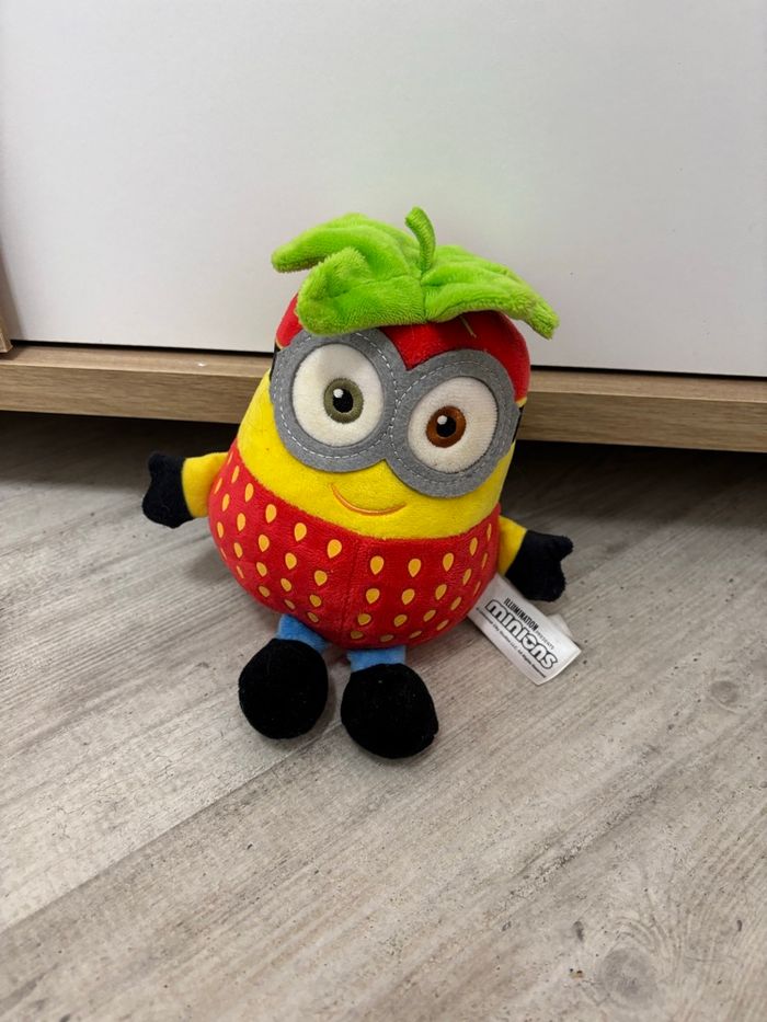 Peluche minions en fraise - photo numéro 2