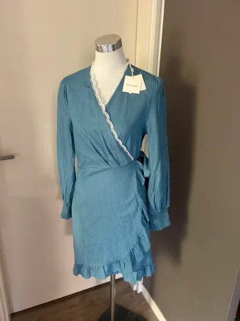 Cherry Paris robe portefeuille bleu denimjeans taille 3/40
