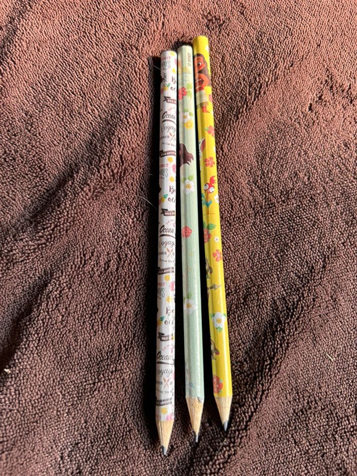 Lot de 3 crayons à papier noir valant Disney