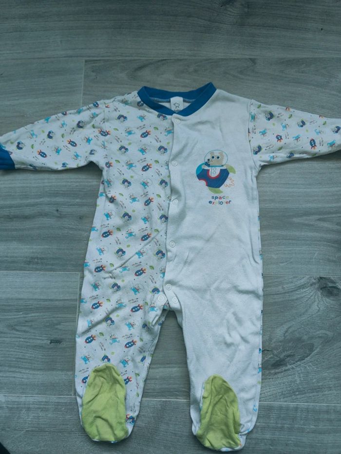 Pyjama explorer
