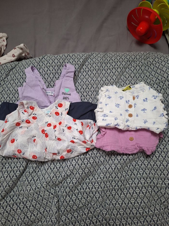 Lot 4 robes manches courtes 6 mois