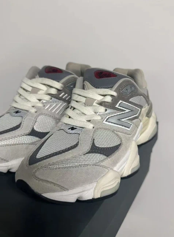 Baskets New Balance 9060 GRY  taille 39.5 - photo numéro 5
