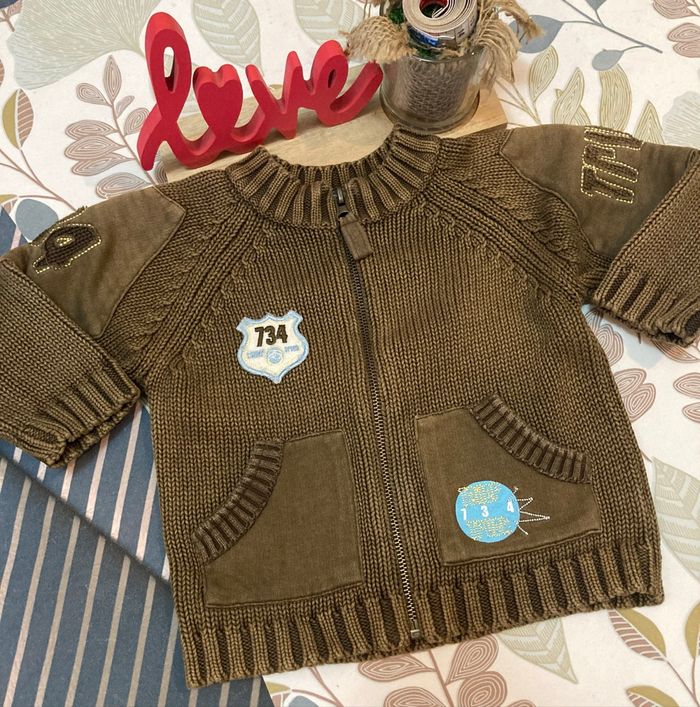 3 pulls 1 gilet 12 mois - photo numéro 8