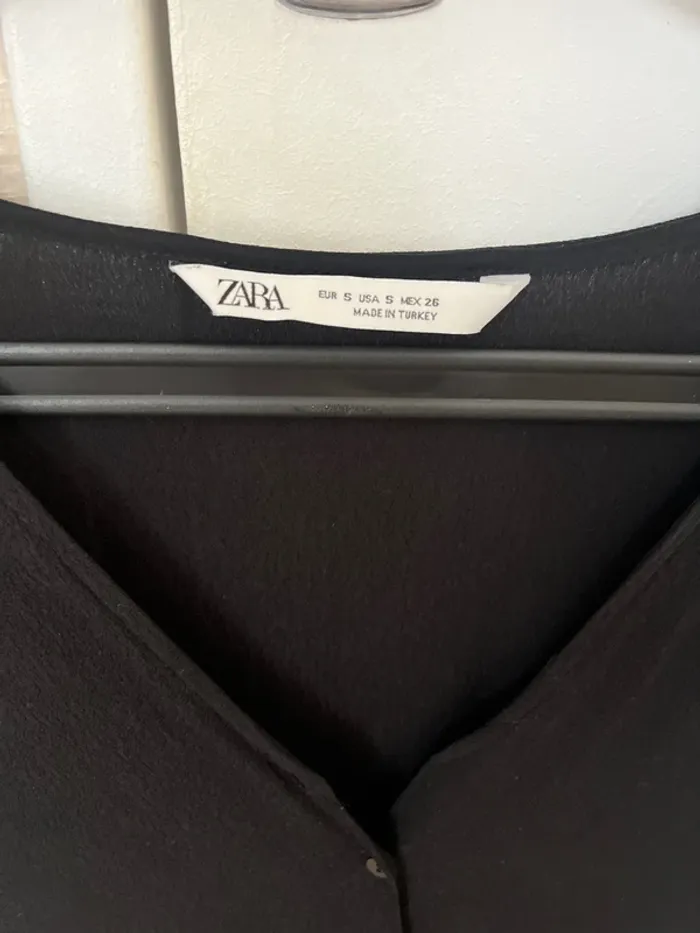 Haut Zara noir taille S 🖤 - photo numéro 2