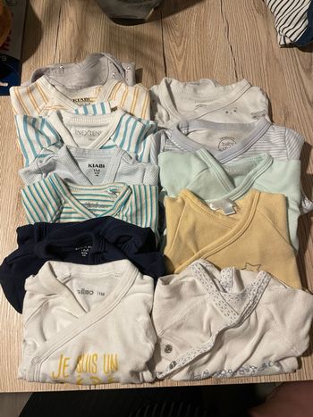Lot de vêtements bébé 1 mois / 30 pcs