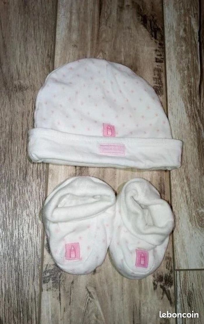 Lot bonnet chaussons blanc pois rose fille grain de blé taille 1 mois