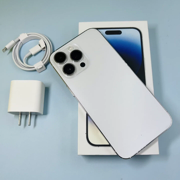 Une iphone quatorze pro max