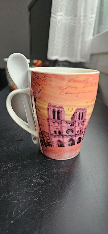 Mug Tour Eiffel & Notre-Dame avec cuillère intégrée – Marque Tour