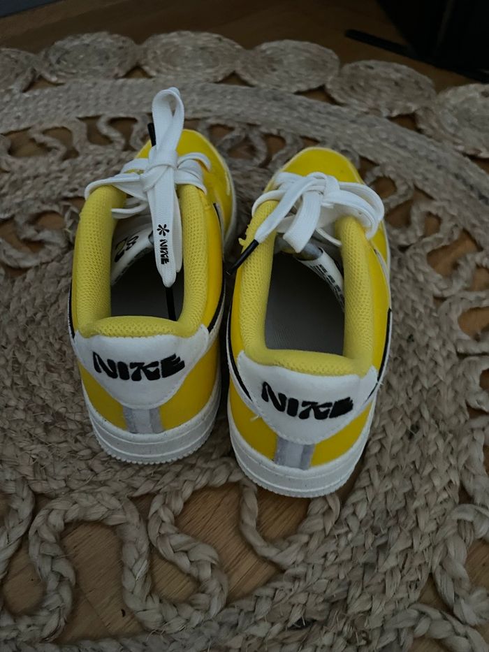 Nike jaune - photo numéro 3
