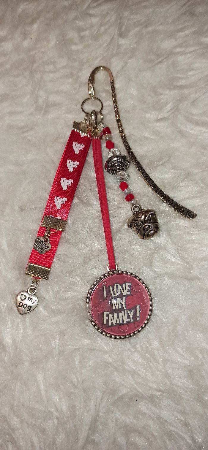 Marque page ou bijoux de sac " I love my family "