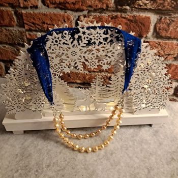 Collier bleu royal dentelle avec perles beige crème