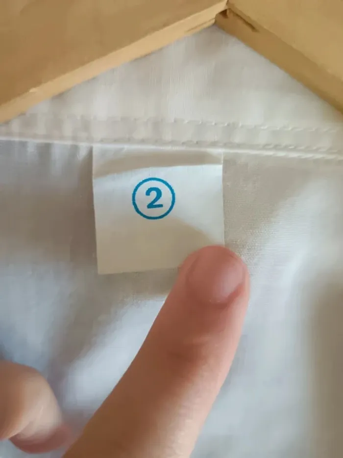Chemisier blanc broderies poitrine - photo numéro 6