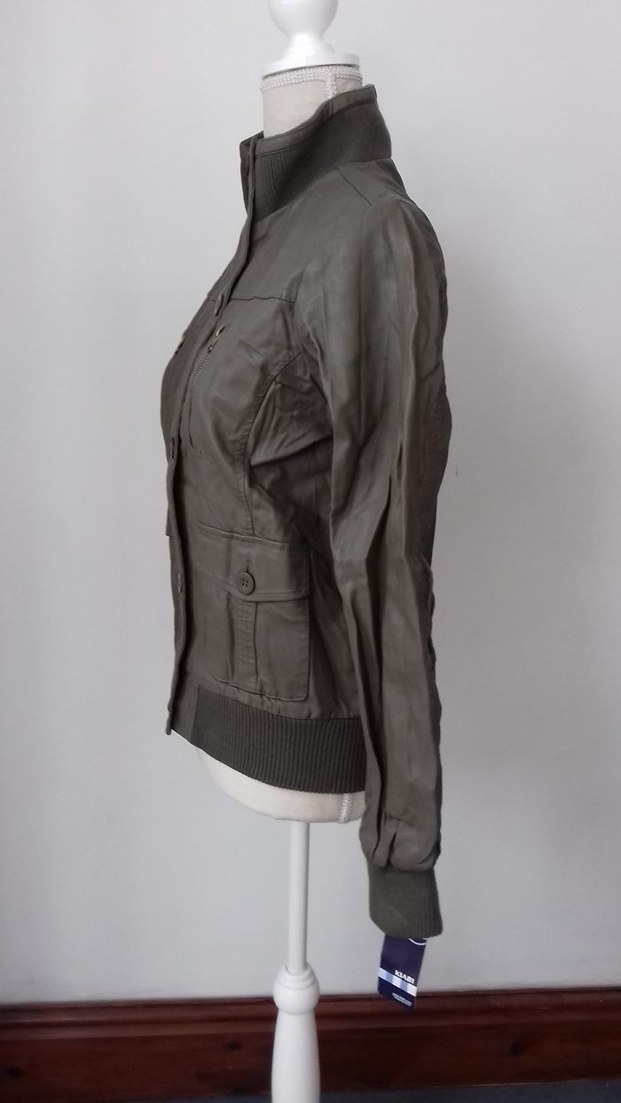 BLOUSON KAKI SIMILICUIR - KIABI - T.38 - NEUF - photo numéro 10