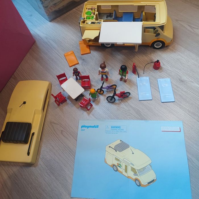 Playmobil 3647 camping car manque une fourchette