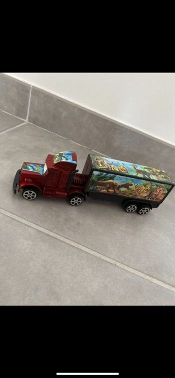 Camion dinosaure