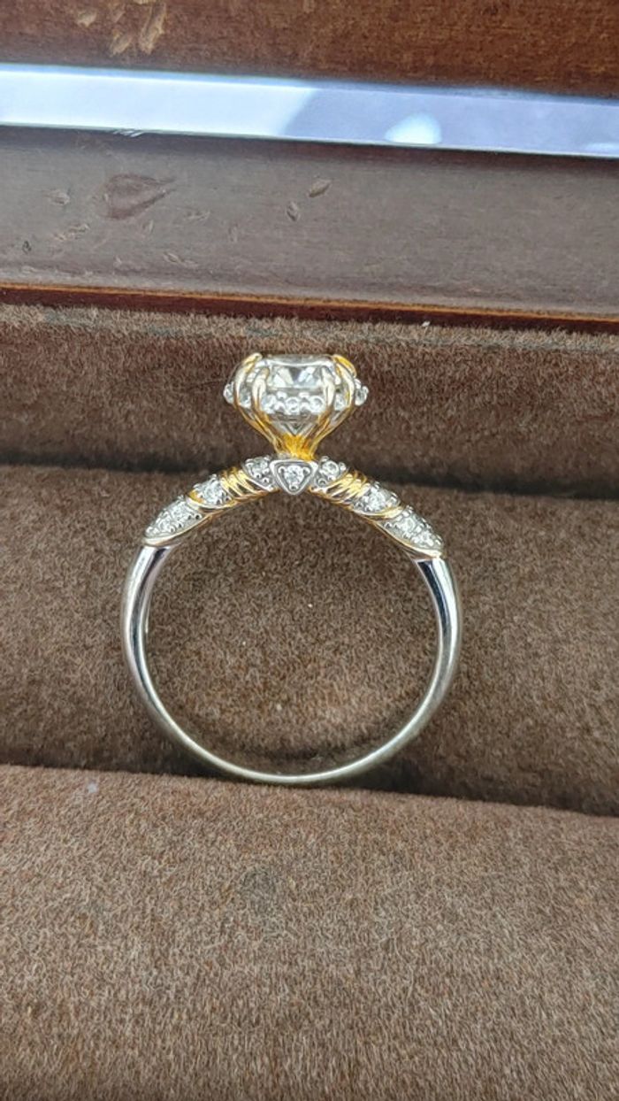 Magnifique bague solitaire en argent véritable 975 et moissanite 1 carat très très brillante