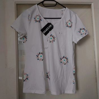 Magnifique t-shirt neuf taille M/L