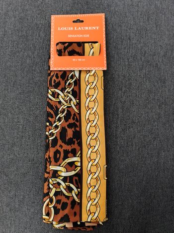 écharpes "Louis Laurent" dimensions 90 x 180 cm.