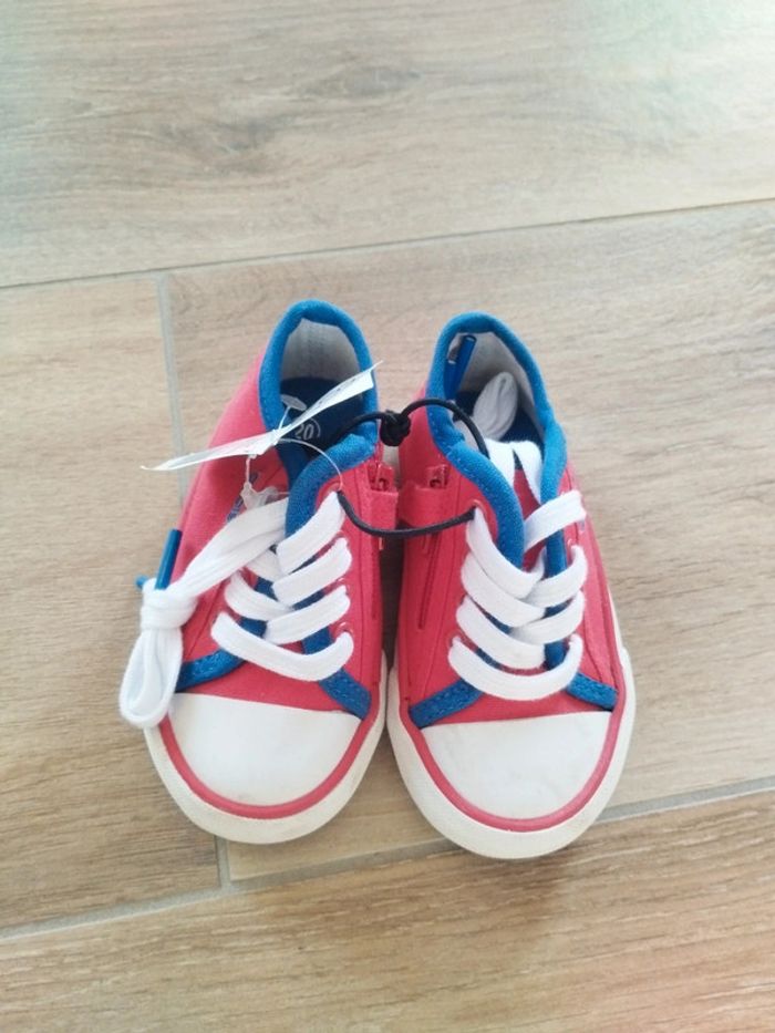 Baskets rouge et bleu garçon 20 neuves - photo numéro 2