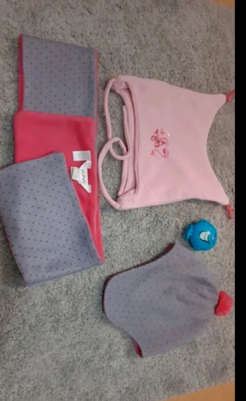 2 bonnets 1 écharpe 🐧