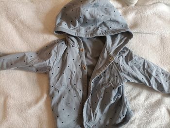 Veste réversible bleu étoilé / trèfle – 6 à 9 mois