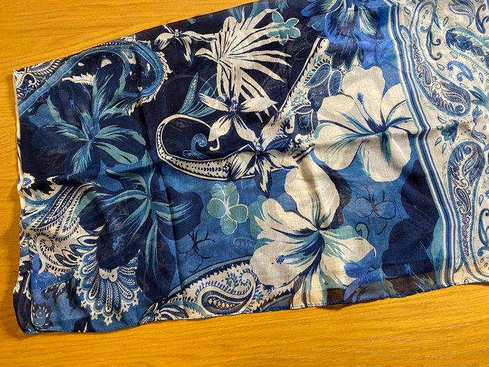 Foulard bleu fleuri - photo numéro 4