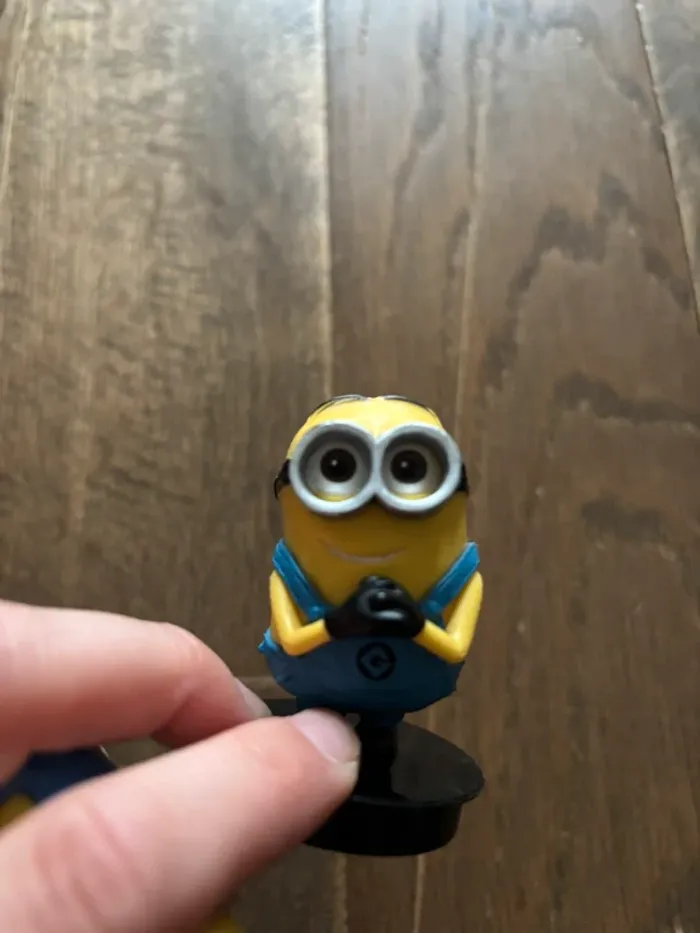 Lot de 3 figurines minions très bon état - photo numéro 4