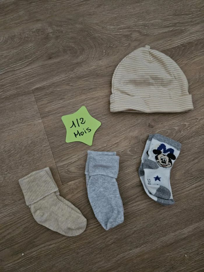Lot bonnet chaussette