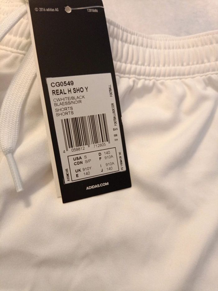 Short de foot Adidas équipe Réal Madrid taille 9/10 ans authentique neuf - photo numéro 3