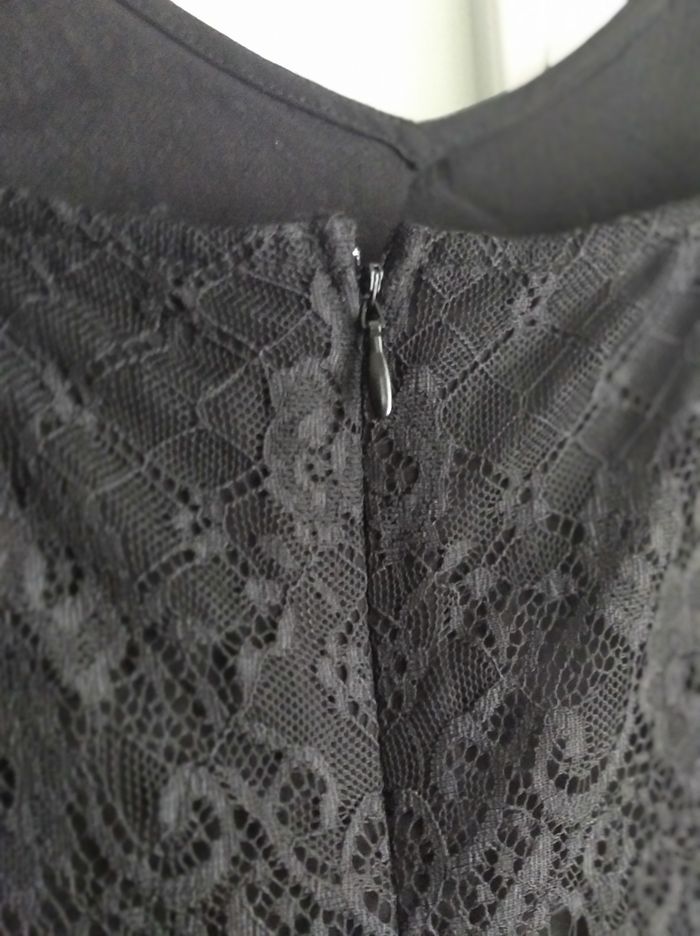 Petite robe noire à bretelles - photo numéro 5