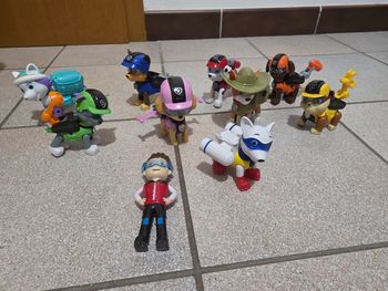 Lot de 10 figurines pat patrouille