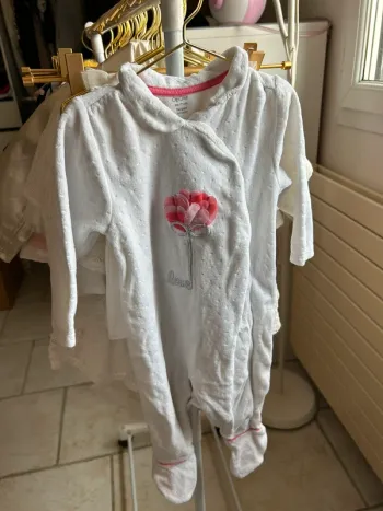 Pyjama Obaïbi taille 9 mois en très bon état