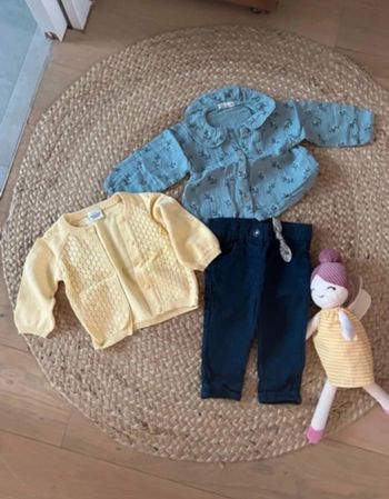 Lot d'un gilet, d'une blouse et d'un pantalon LC Kids