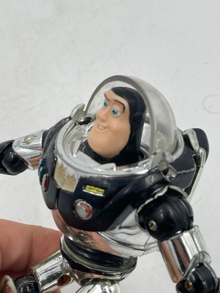 Figurine articulée Disney Pixar Toy Story  Buzz Lightyear Chrome 6" Thinkway - photo numéro 6