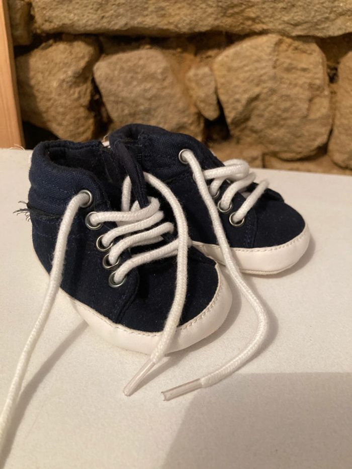 Chaussure souple type basket 3/6 mois