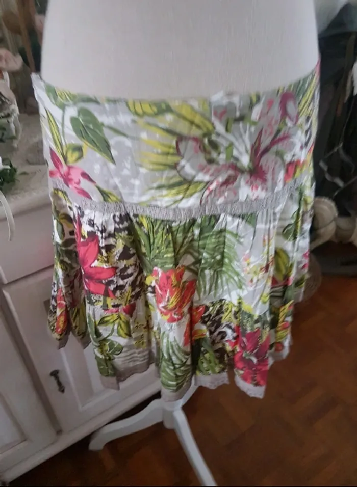 Jupe florale Camaieu T 42.