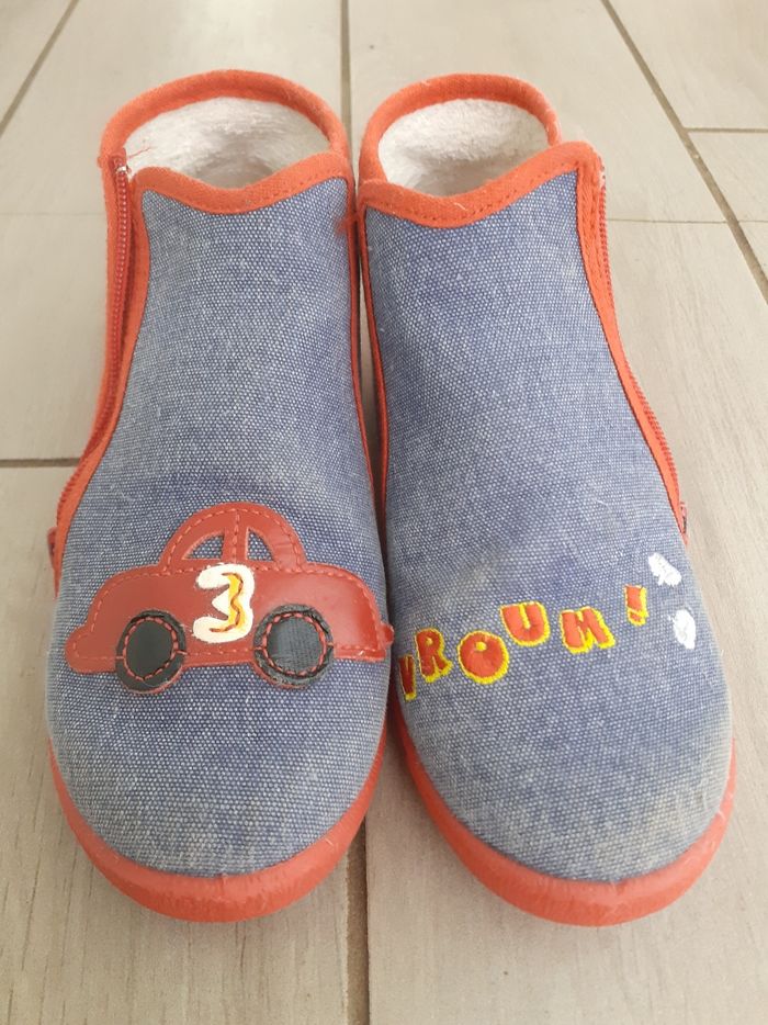 Chaussons gris-rouge