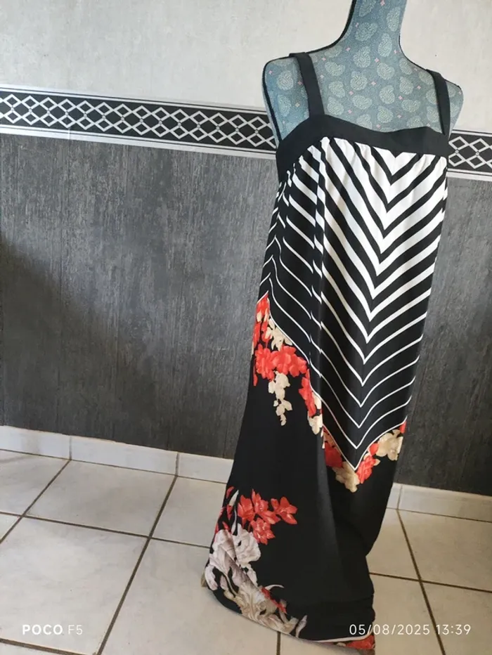 Robe bretelle noir fleur 44 - photo numéro 3