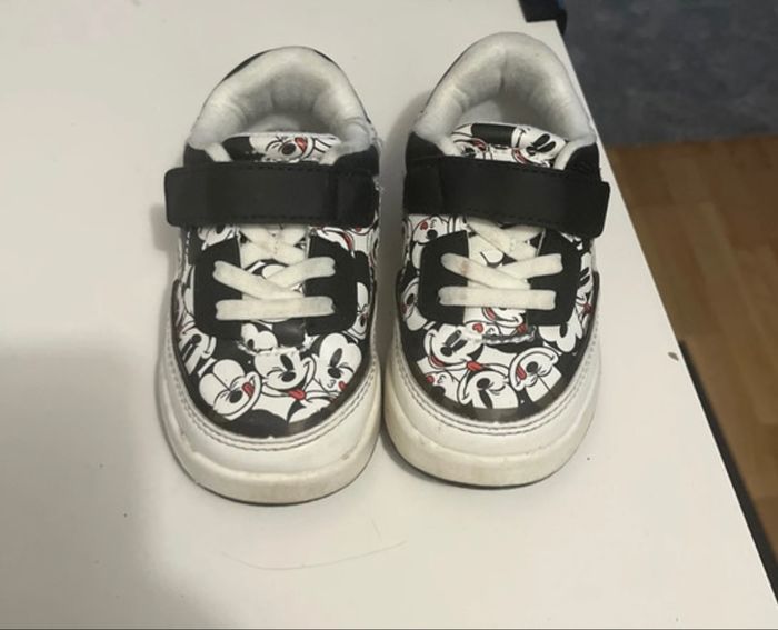 Baskets Zara x Disney