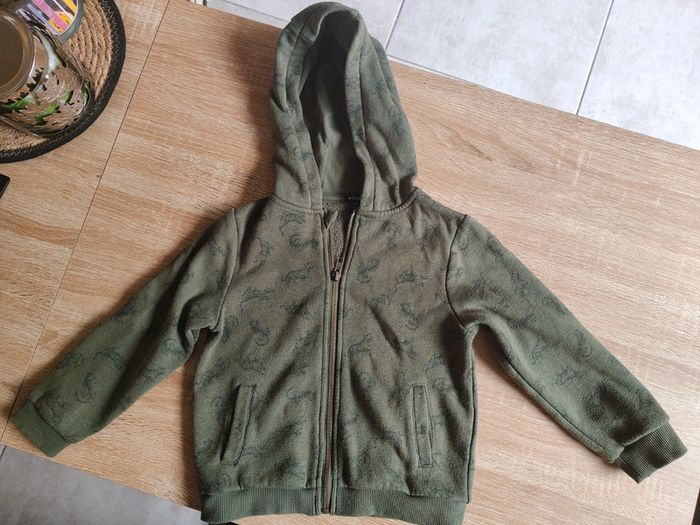 Petit gilet capuche