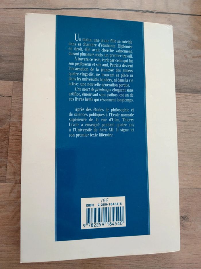 Livre une mort de printemps - photo numéro 2