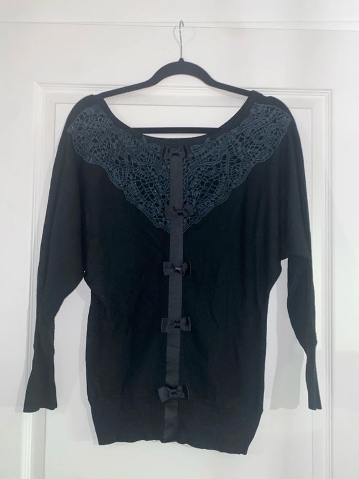 Pull avec dos brodé