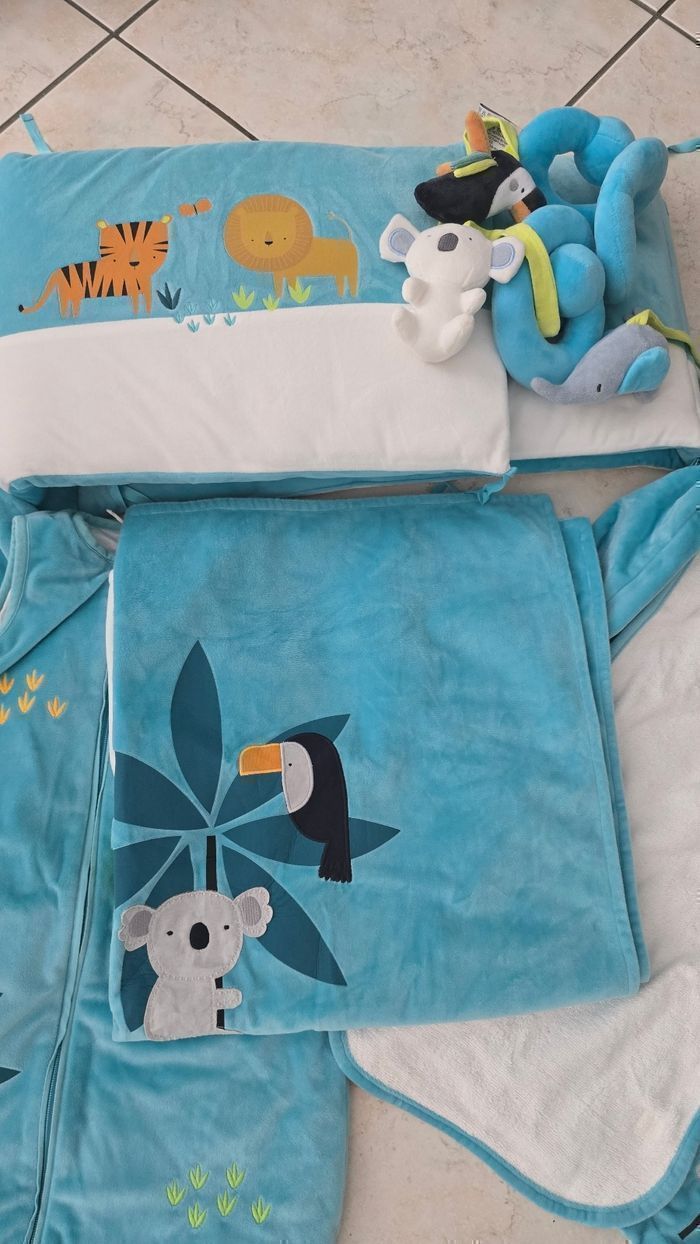NEUFS 🎁🎁magnifique  LOT TRES COMPLET  tour de lit , deux Gigoteuses T 1 et 2,  plaid, housse pour matelas à langer, jeu   spirale (de quoi faire une  superbe chambre) 🤩👌👌🎉🎉 - photo numéro 4
