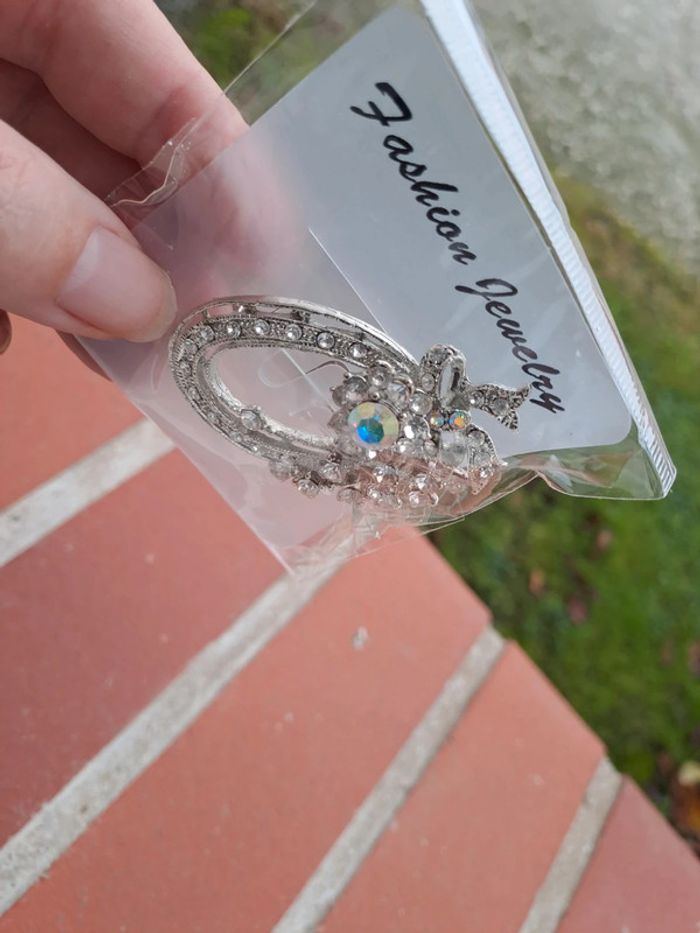 Broche argenté - photo numéro 5