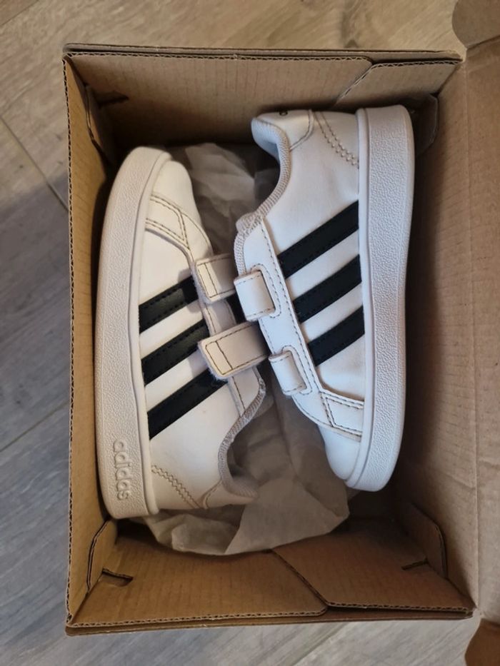 Basket Adidas taille 24 - photo numéro 5