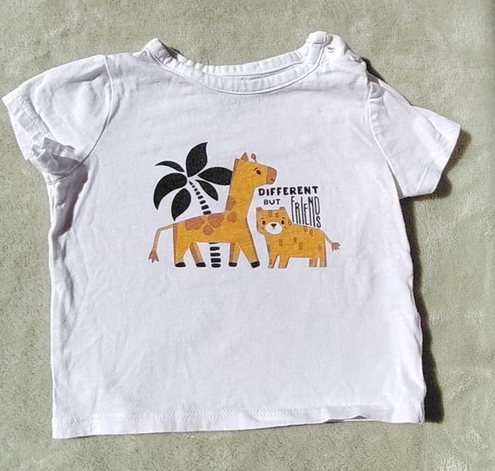 Lot 5 tee shirts manches courtes 6 mois - photo numéro 2