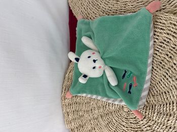 Lapin U TOUT PETITS Système U doudou carré plat