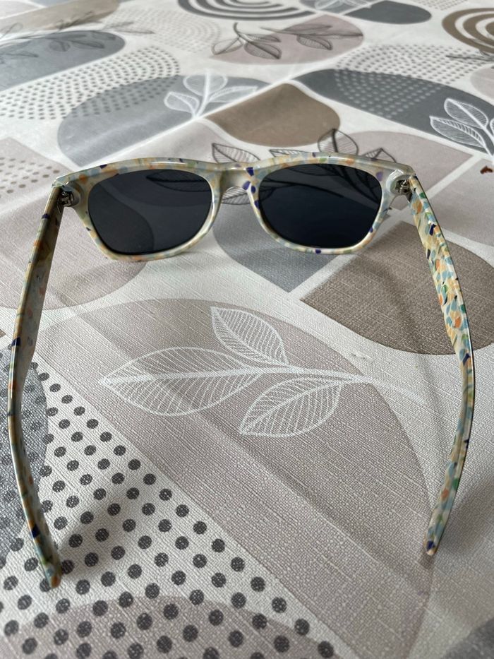 Lunette de soleil - photo numéro 3