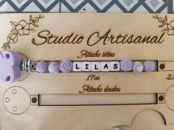 Attache tétine violet 