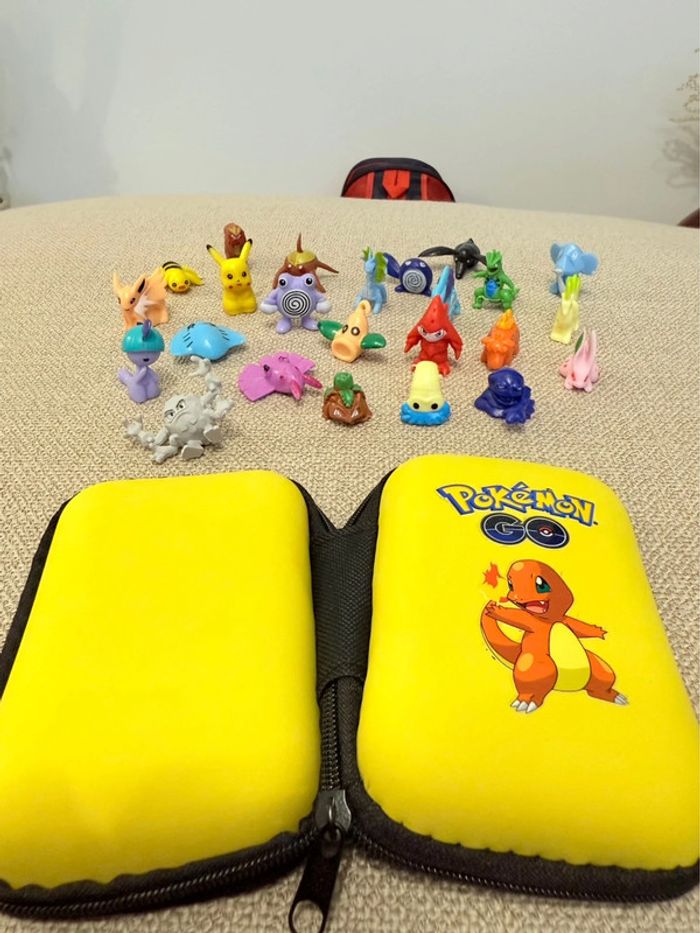 Sacoche Salameche + lot de 24 figurines Pokémon - photo numéro 2